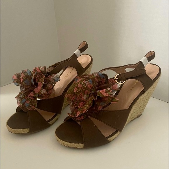 RESTRICTED APPLE PIE WEDGE SANDAL, WOMENS 7.5M New in box - Picture 1 of 7